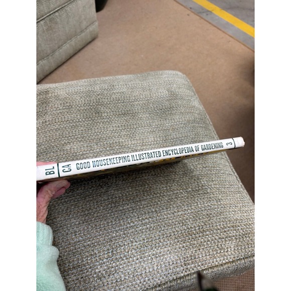 Good Housekeeping Illustrated Encyclopedia of Gardening 3 - Picture 2 of 9